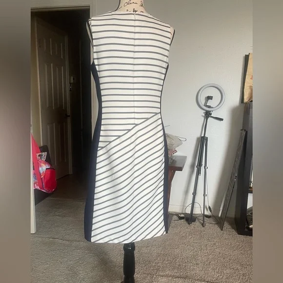 Lauren- Ralph Lauren Navy and White Striped Dress
In a Size 10 - Picture 8 of 11